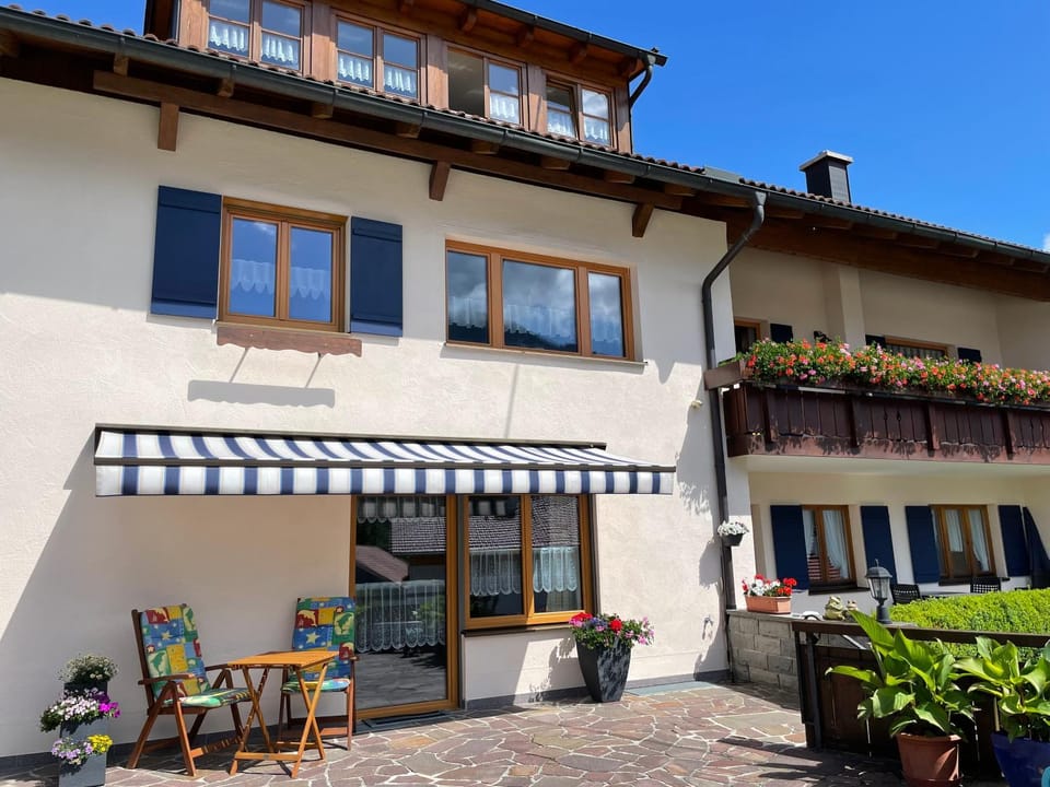 Facade/entrance, Balcony/Terrace