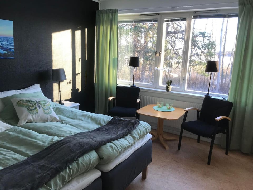 Property building, Bed, Photo of the whole room