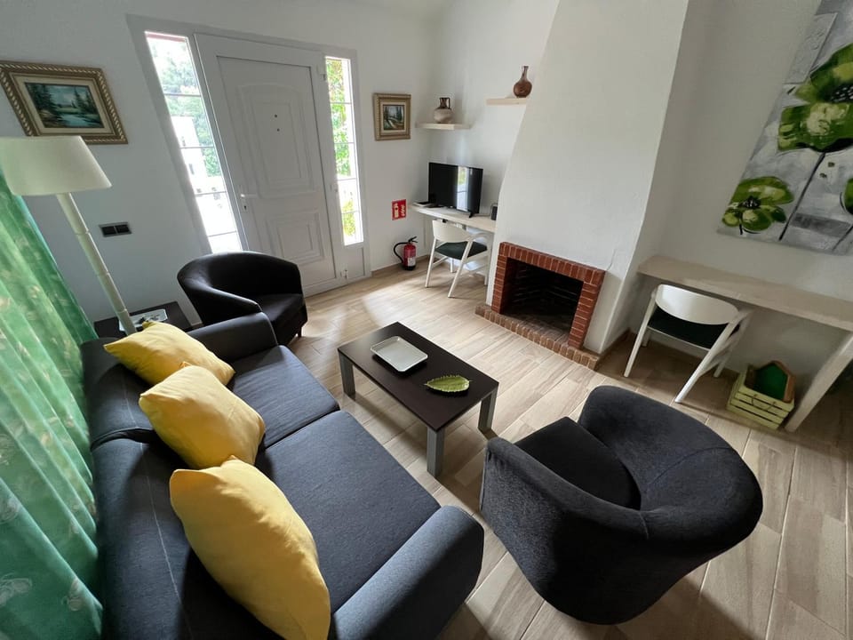 Casa Montse House in Serpentona