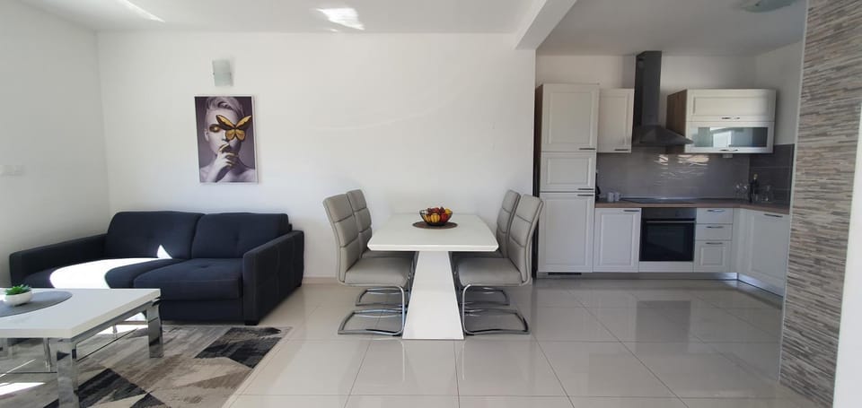 Living room, Dining area, kitchen