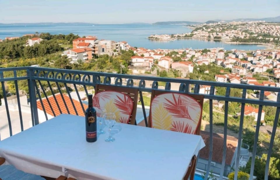 Balcony/Terrace, City view, Sea view, Street view