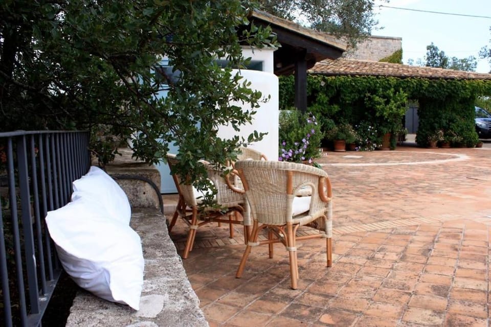 Property building, Garden, Seating area, Garden view