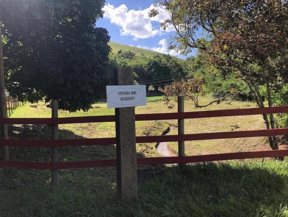 Vivenda dos Guaranys: casa + loft House in State of Rio de Janeiro