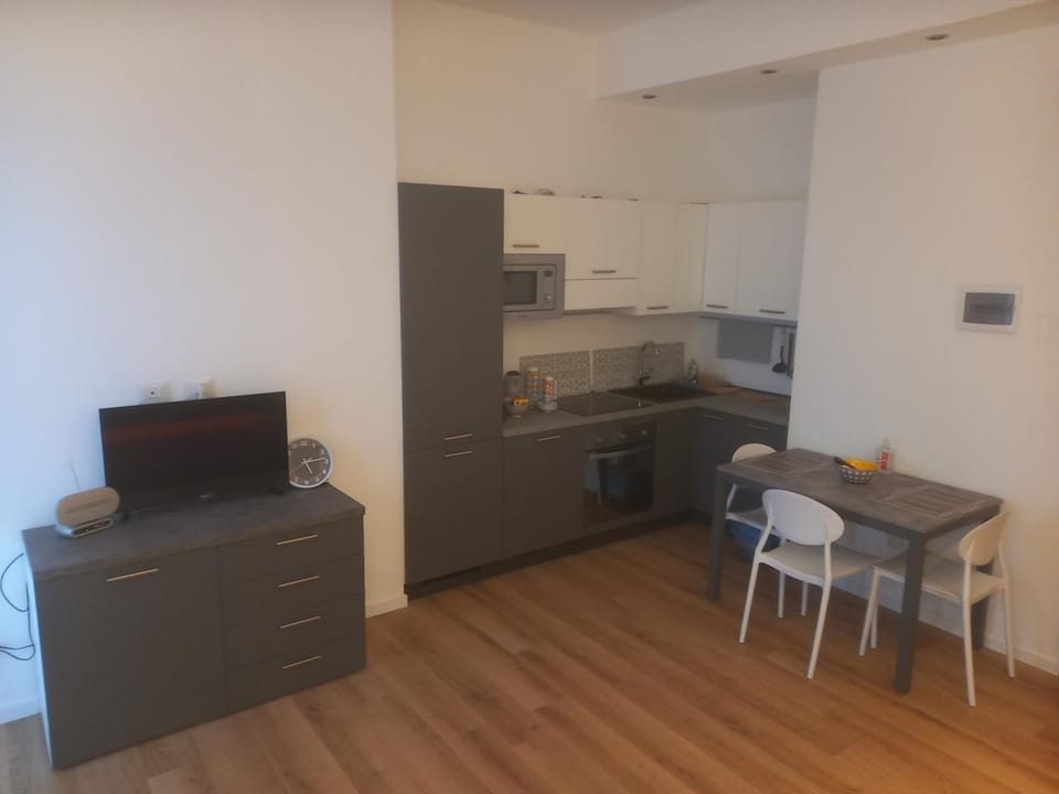 TV and multimedia, Kitchen or kitchenette, Dining area