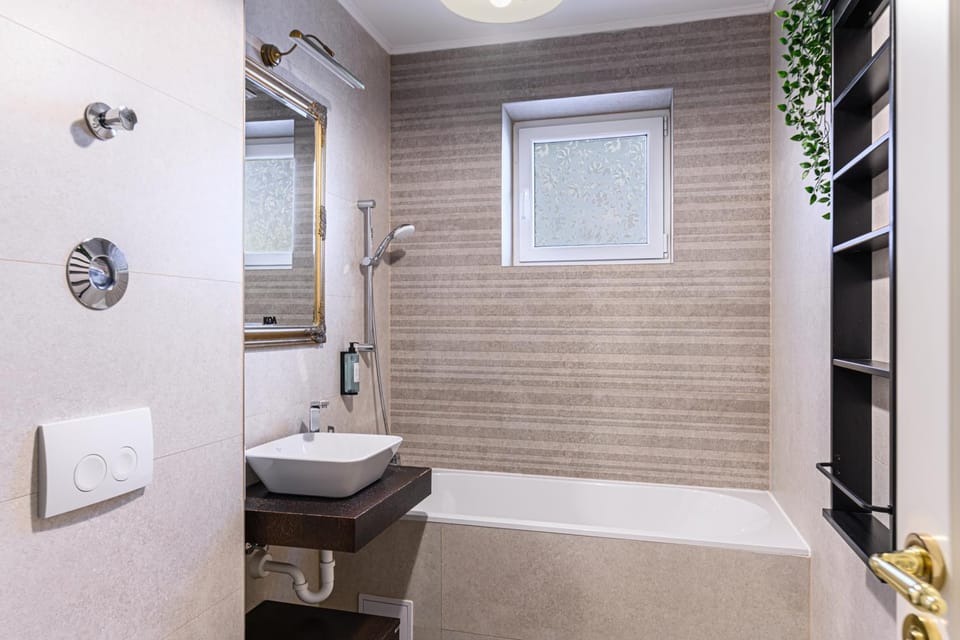 Shower, Bathroom, Bath, towels