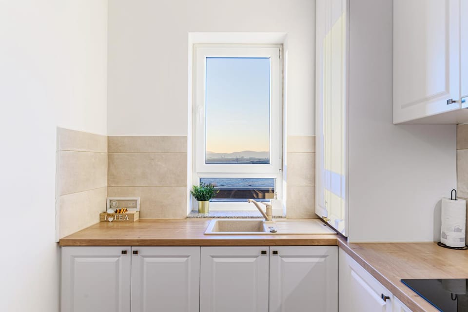 Natural landscape, Kitchen or kitchenette, stove