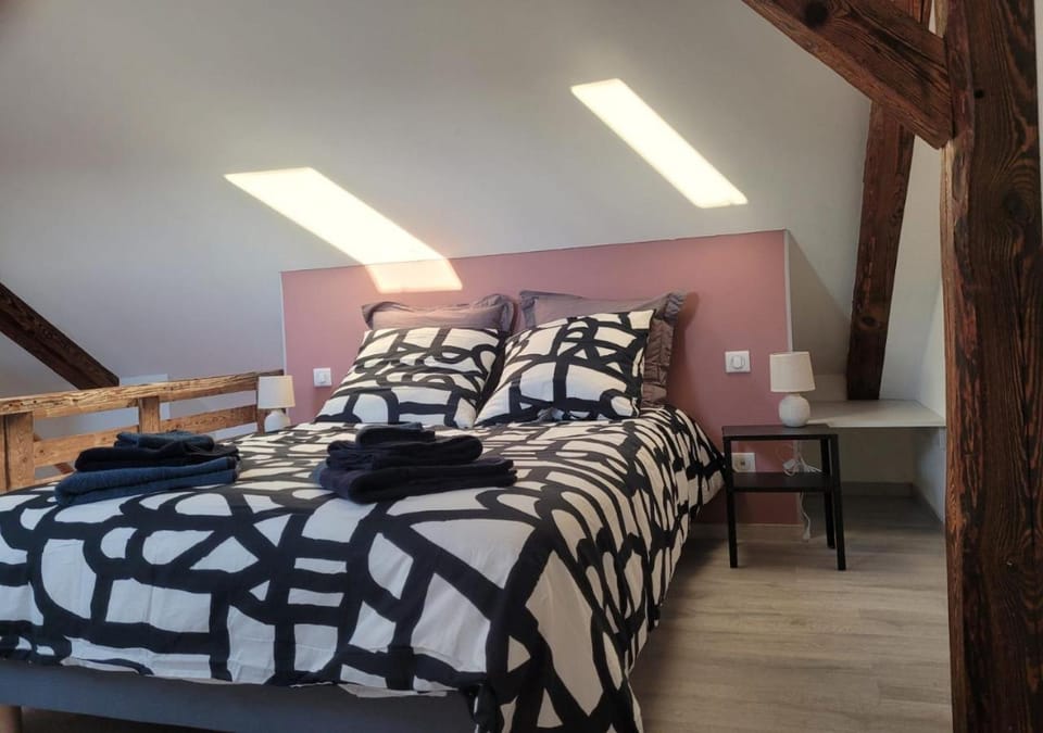 Bed, Photo of the whole room, Bedroom