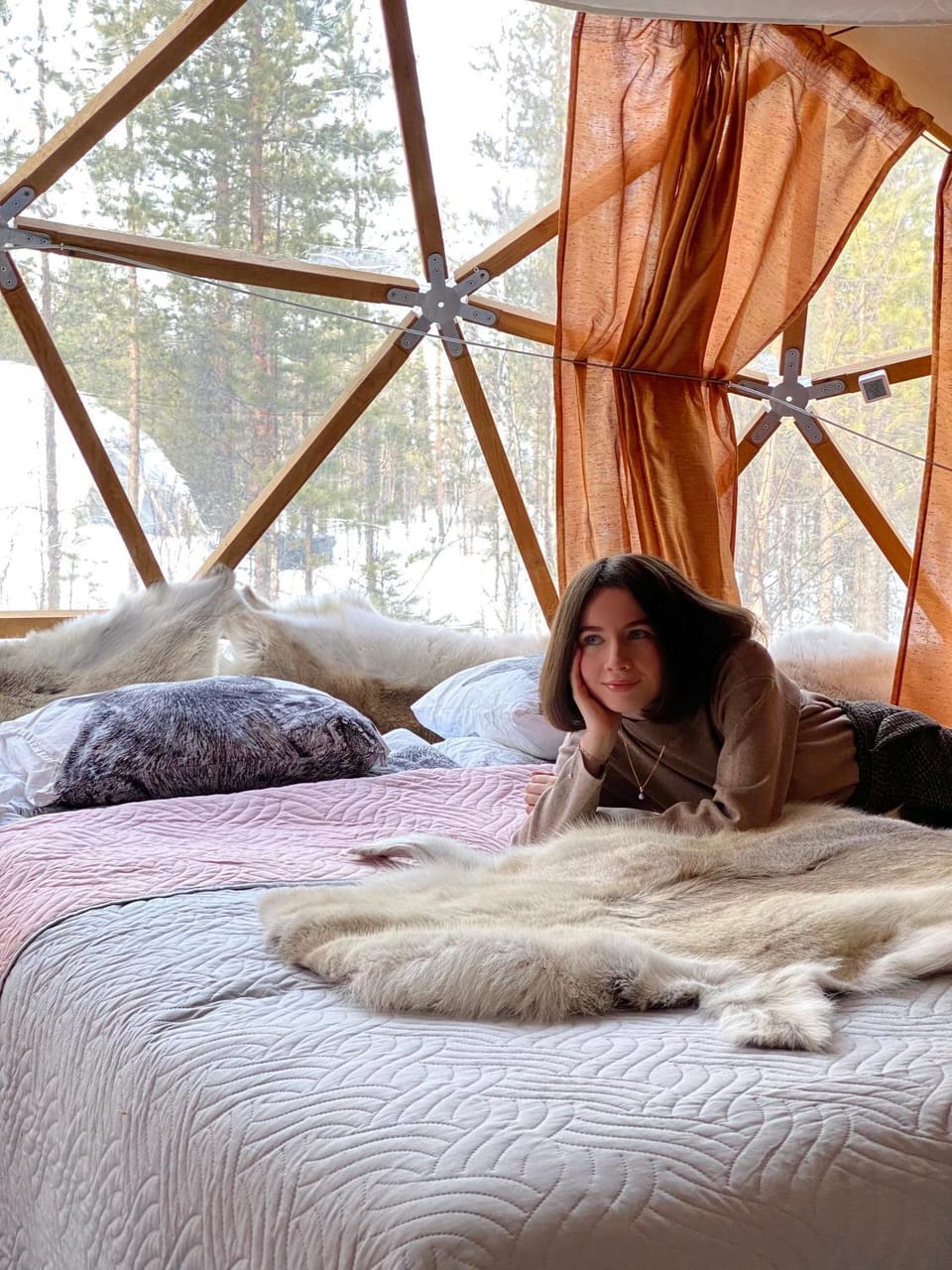 Private Jacuzzi Igloo bedroom in Aurora Lounge Hotel with shared sauna and pet friendly Luxury tent in Rovaniemi