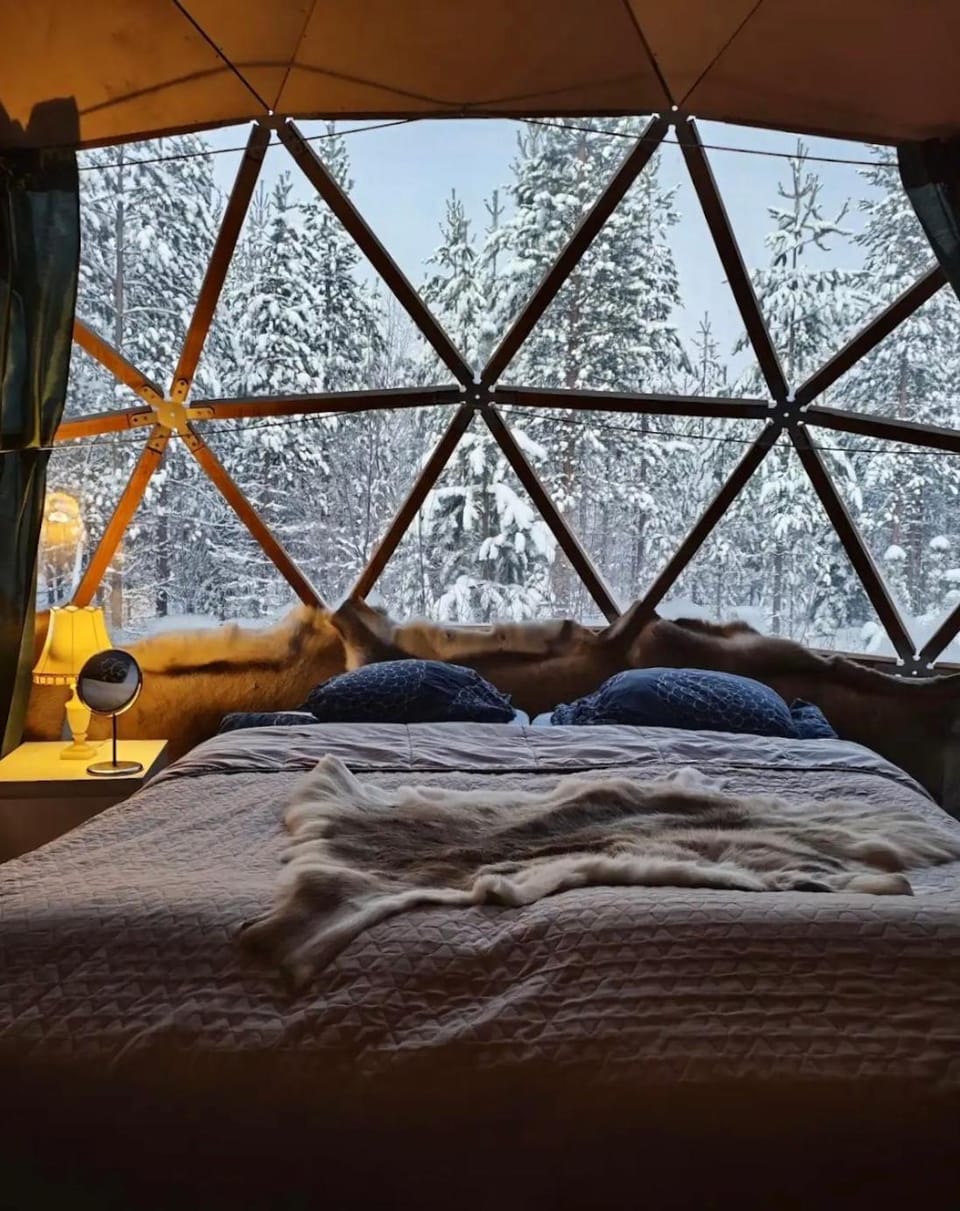 Private Jacuzzi Igloo bedroom in Aurora Lounge Hotel with shared sauna and pet friendly Luxury tent in Rovaniemi
