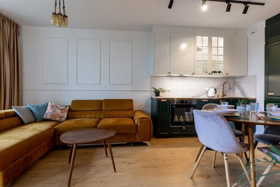 Kitchen or kitchenette, Living room, Seating area, Dining area