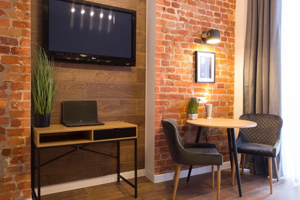 TV and multimedia, Seating area, Dining area