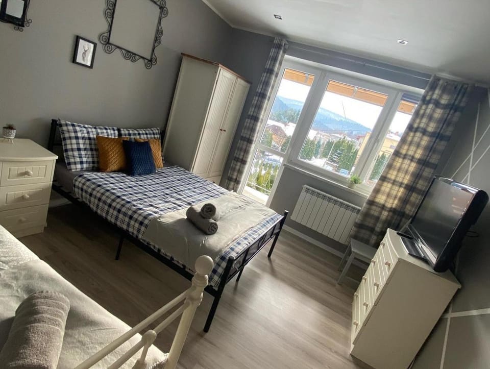 Bed, TV and multimedia, View (from property/room), Balcony/Terrace, Garden view, Mountain view, furniture