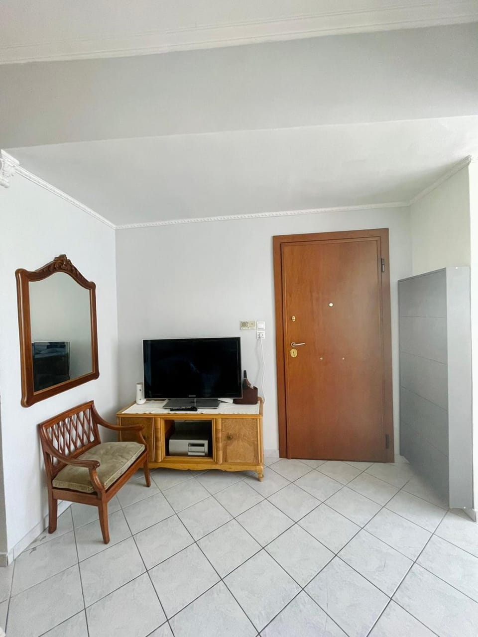 Facade/entrance, TV and multimedia