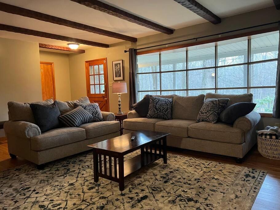 Living room, Seating area