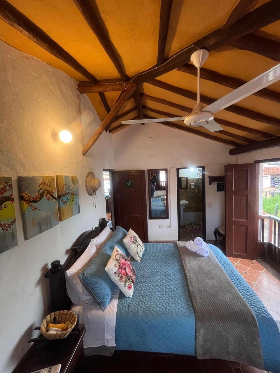 Photo of the whole room