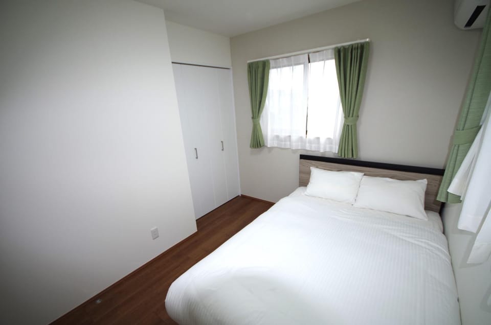 Bed, Bedroom, air conditioner