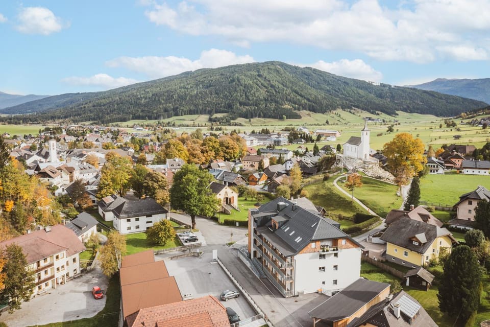 Property building, Neighbourhood, Natural landscape, Bird's eye view, Mountain view, Location