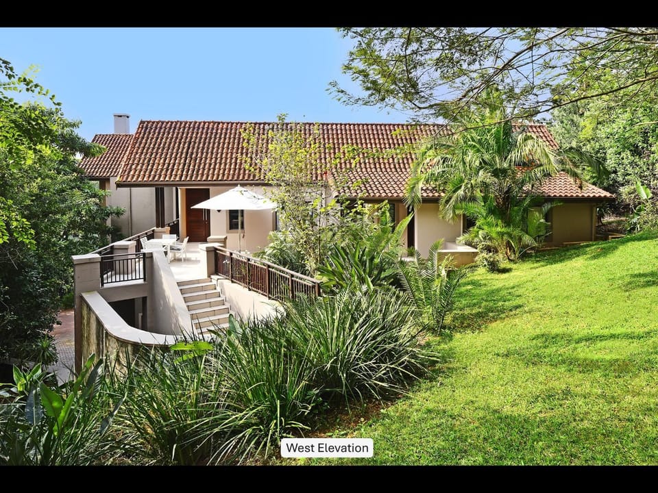 13 Yellowwood - with back-up power House in Dolphin Coast