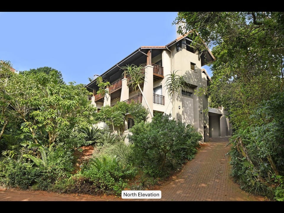 13 Yellowwood - with back-up power House in Dolphin Coast