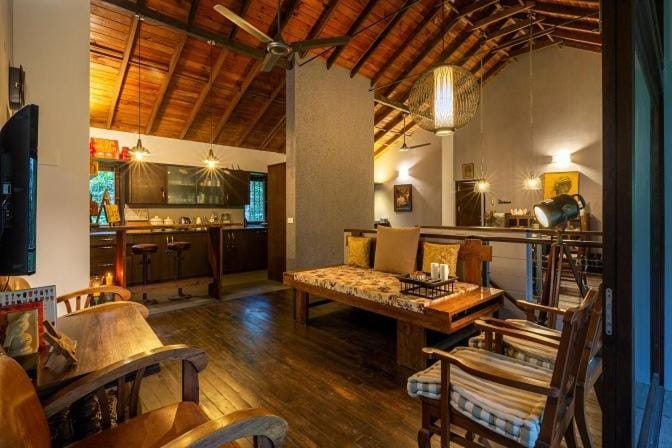 Kitchen or kitchenette, Seating area