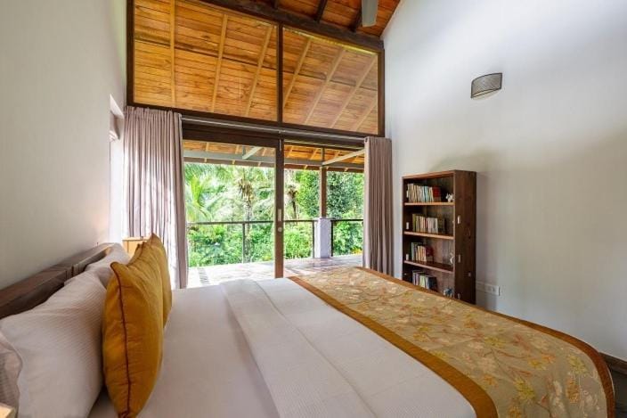 Library, Photo of the whole room, Bedroom