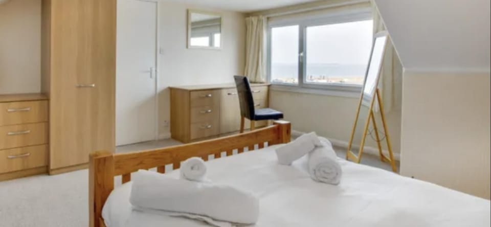 Bed, Bedroom, Sea view