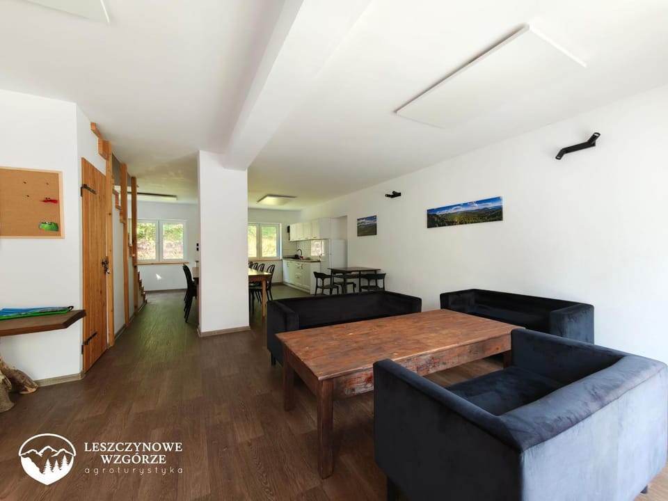 Communal lounge/ TV room, Seating area, Dining area, Communal kitchen, oven