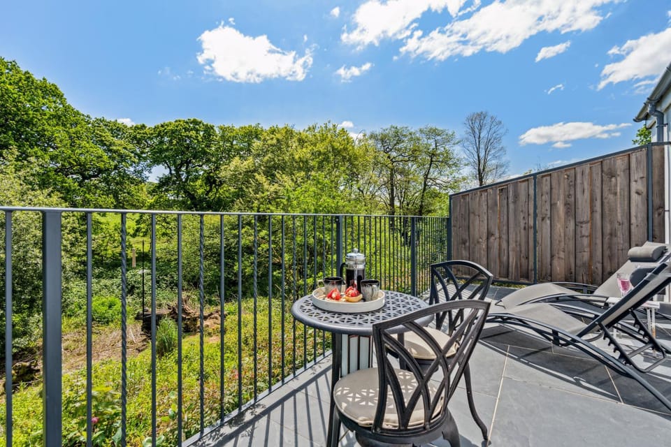 Patio, Patio, Coffee/tea facilities, View (from property/room), View (from property/room), Garden view, Garden view, River view, River view, sunbed, sunbed