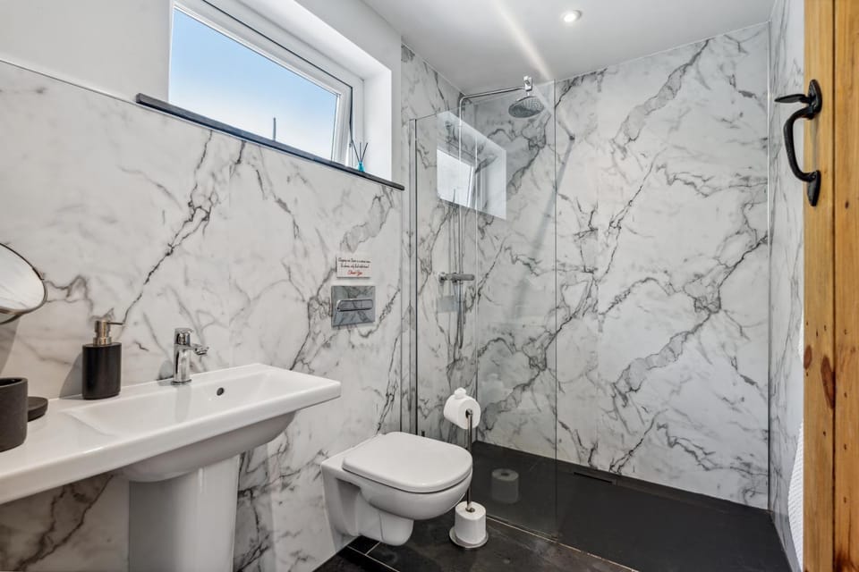 Shower, Bathroom, Shopping Area, towels, towels