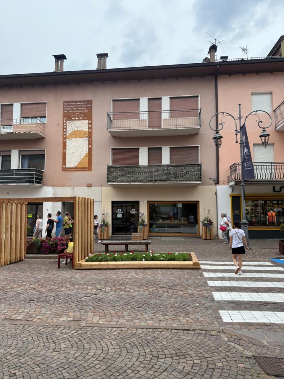 Property building, Day, Neighbourhood, Street view, Location