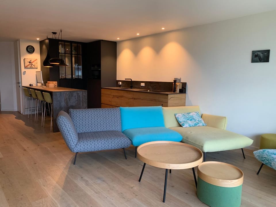 Kitchen or kitchenette, Living room, Seating area