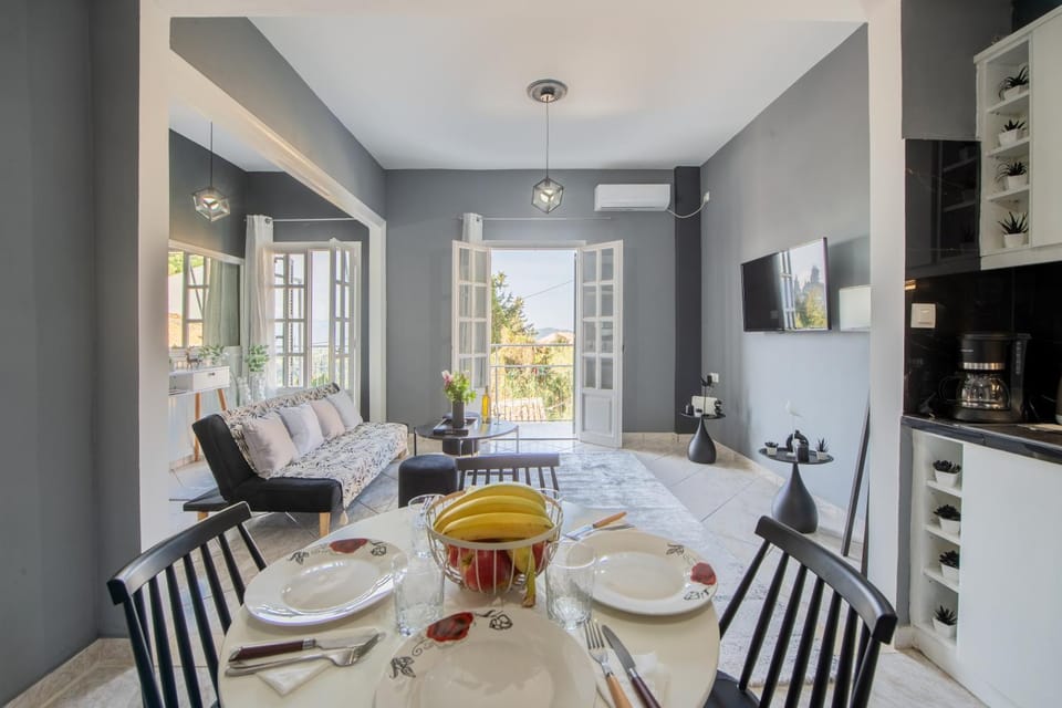 Cozy 2 Bedrooms Apartment on the Hill w/Netflix Apartment in Corfu, Greece