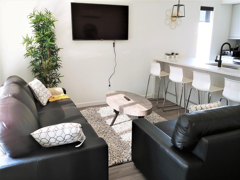 Kitchen or kitchenette, Living room