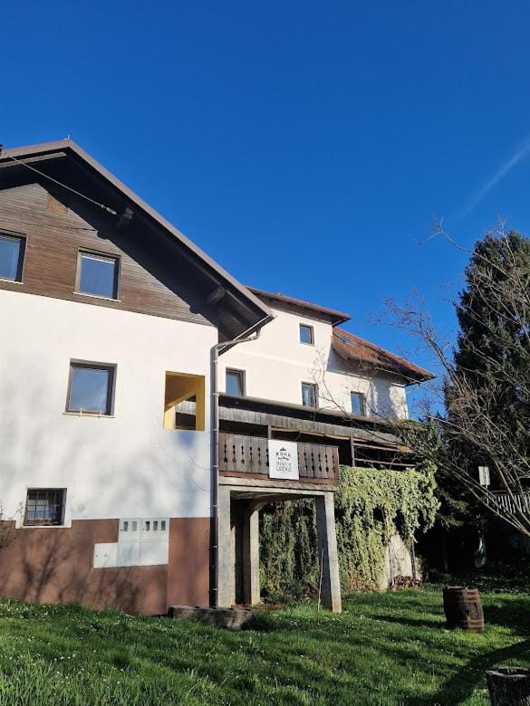 Property building, Garden, Balcony/Terrace