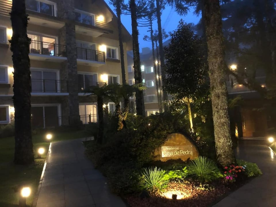 Excelente apartamento em Gramado/RS no Condomínio Casa de Pedra Apartment in Gramado