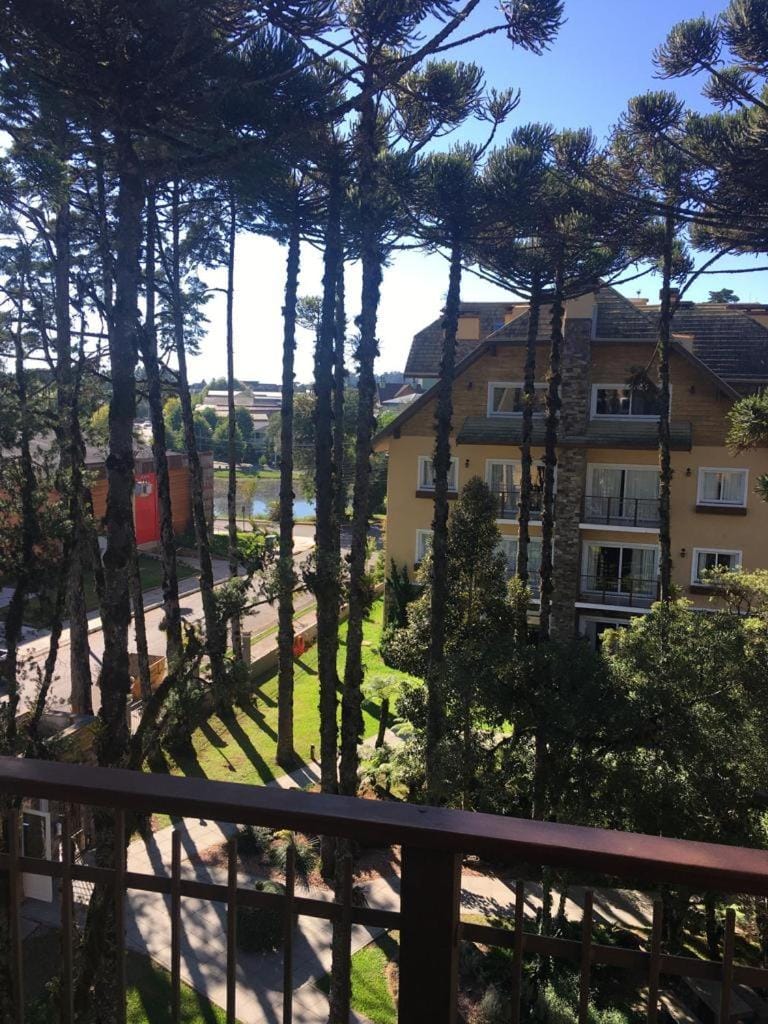 Excelente apartamento em Gramado/RS no Condomínio Casa de Pedra Apartment in Gramado