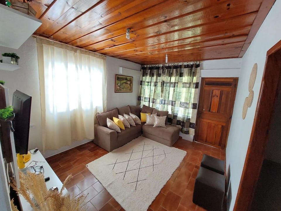 Casa aconchegante na roça c/ piscina/churrasqueira House in State of São Paulo