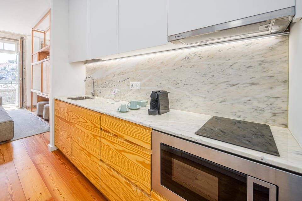 Coffee/tea facilities, Kitchen or kitchenette, microwave, stove