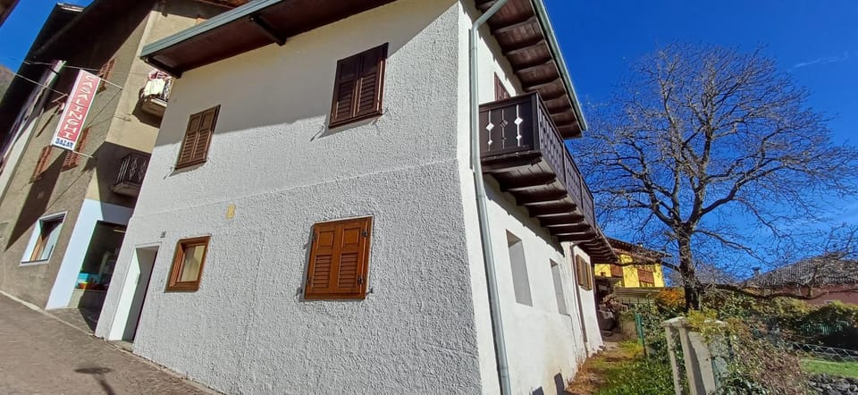 Property building, Day, Neighbourhood