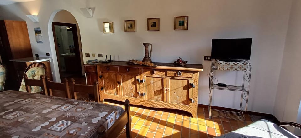 TV and multimedia, Living room, Dining area