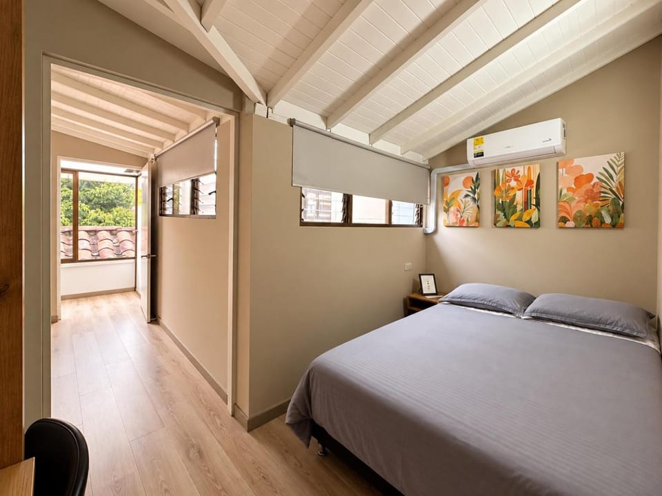 Hospedaje cerca a Provenza en el Poblado - MAN301 By Roots Rentals Apartment in Medellin