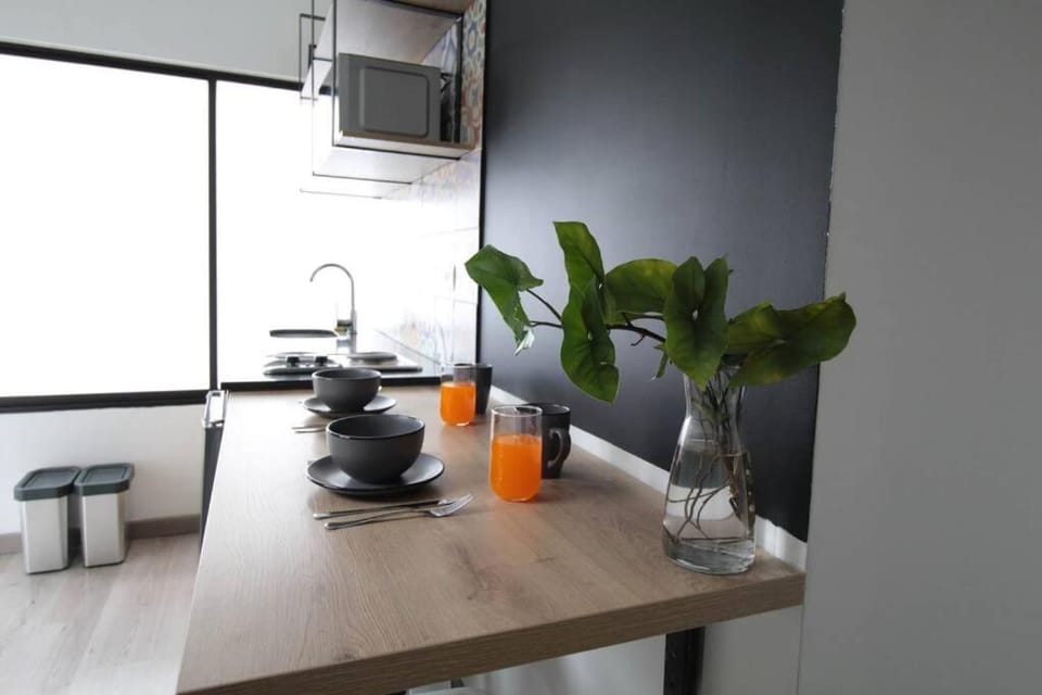 Kitchen or kitchenette, Dining area