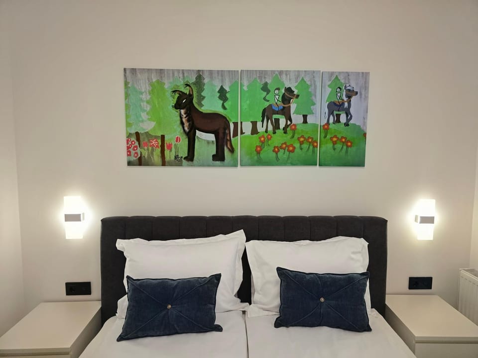 Bed, Photo of the whole room, Decorative detail, Bedroom