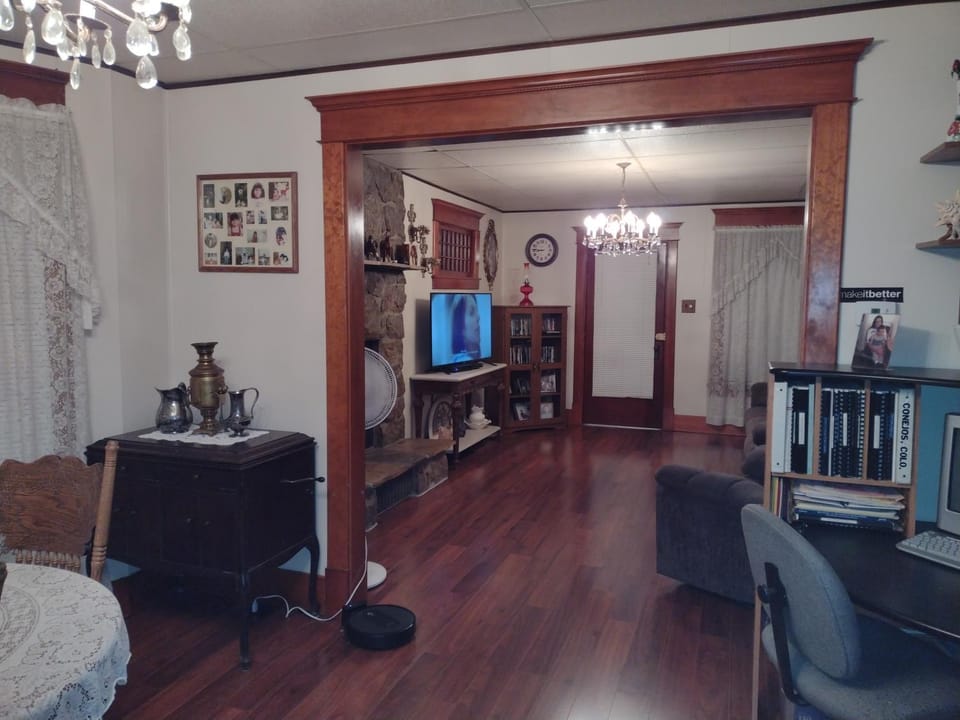 Communal lounge/ TV room