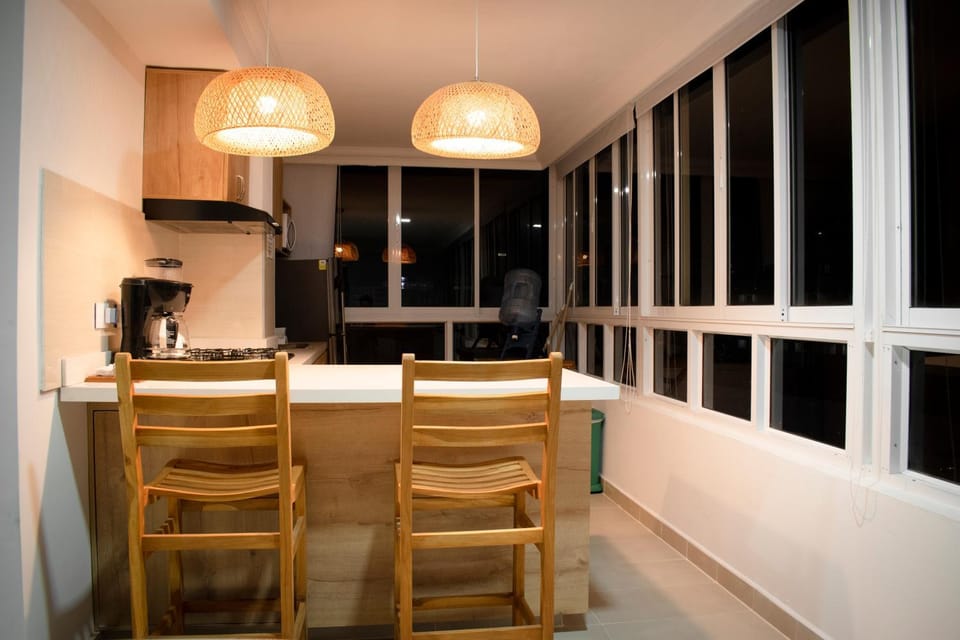 Kitchen or kitchenette, Dining area