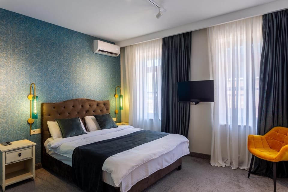 Bed, Living room, Bedroom