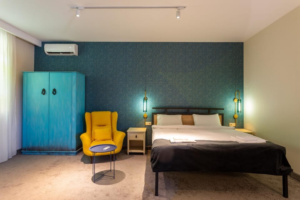 Bed, Living room, Bedroom