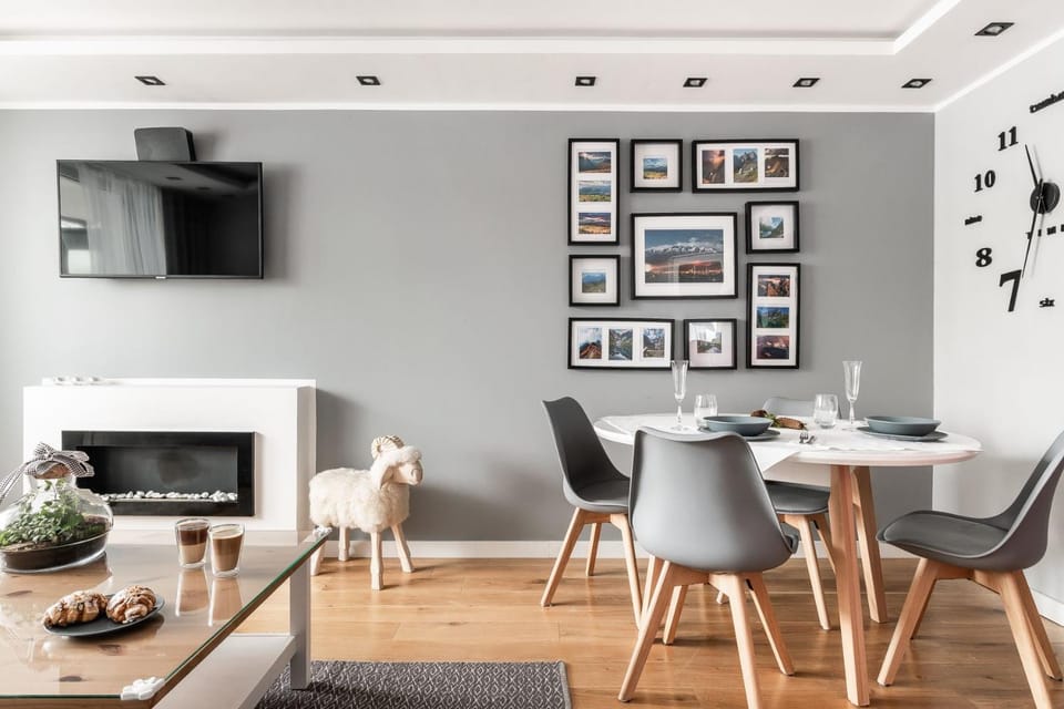Living room, Seating area, Dining area