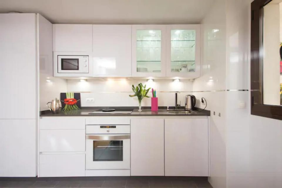 Kitchen or kitchenette, dishwasher, oven, stove