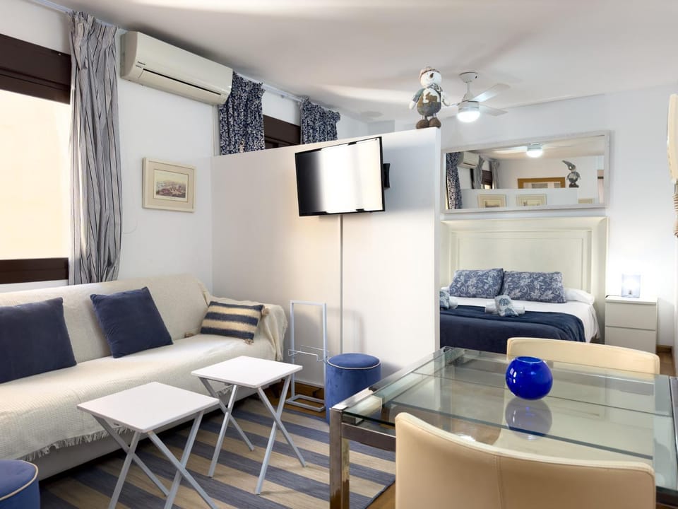 TV and multimedia, Kitchen or kitchenette, Living room, Dining area
